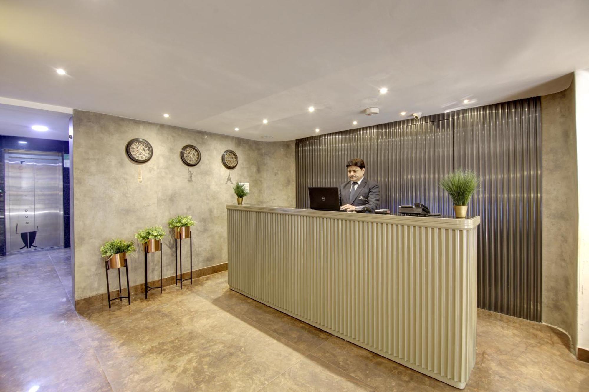 Hotel Town Grand Patel Nagar New Delhi Exterior foto